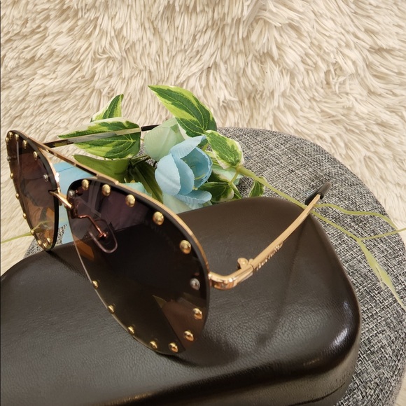 Sunglasses - Picture 6 of 7